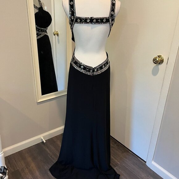 Betsy & Adam Black Sequined Front cross Cut Out Gown, Size 10 - Picture 12 of 16